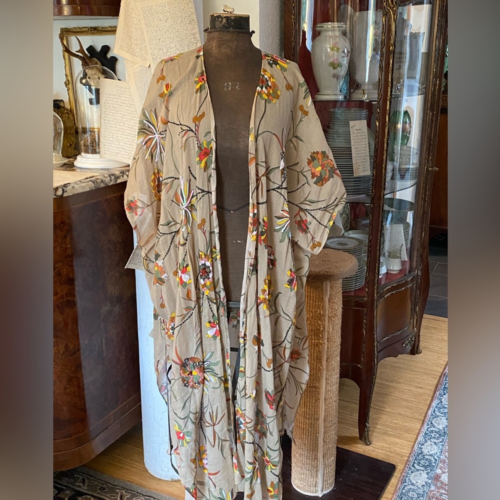 Beautiful sequined lightweight short duster